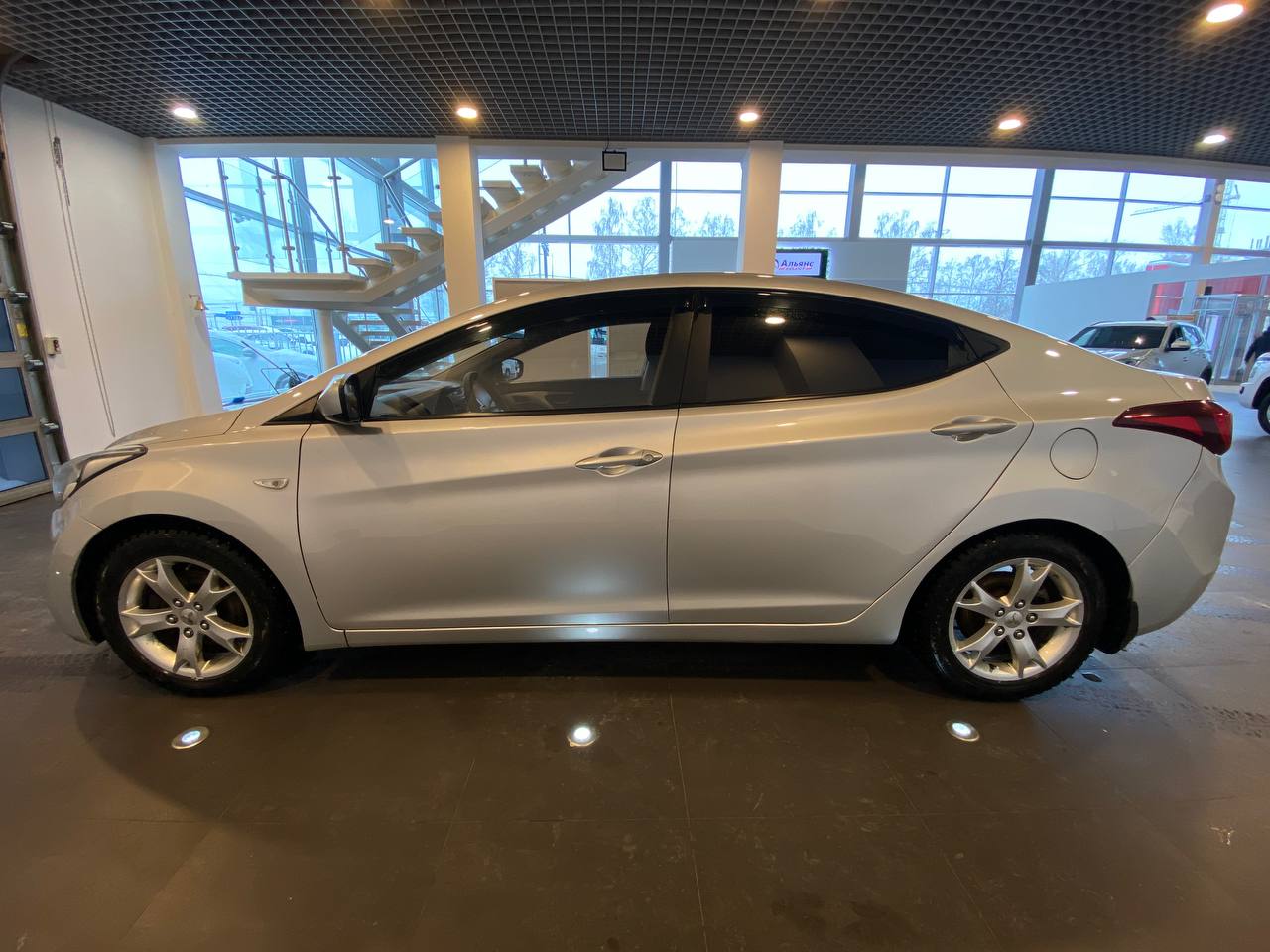 HYUNDAI ELANTRA