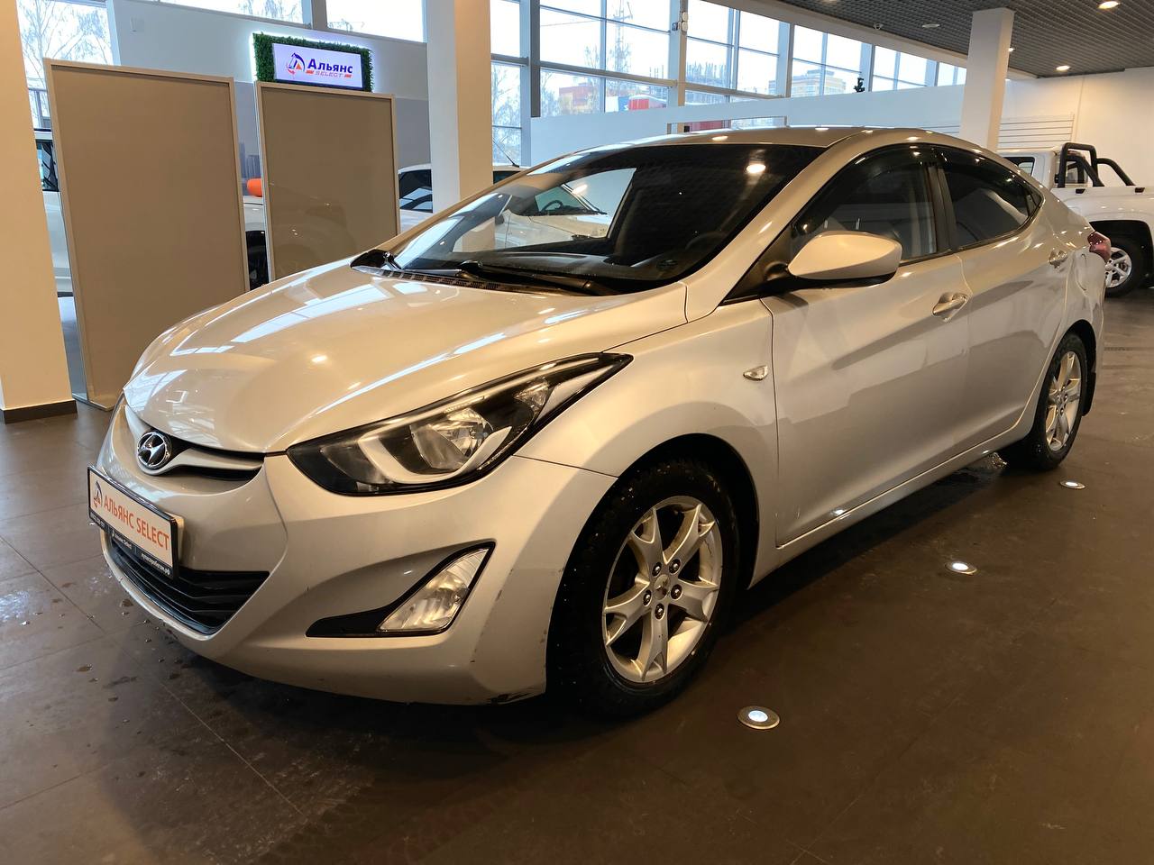HYUNDAI ELANTRA
