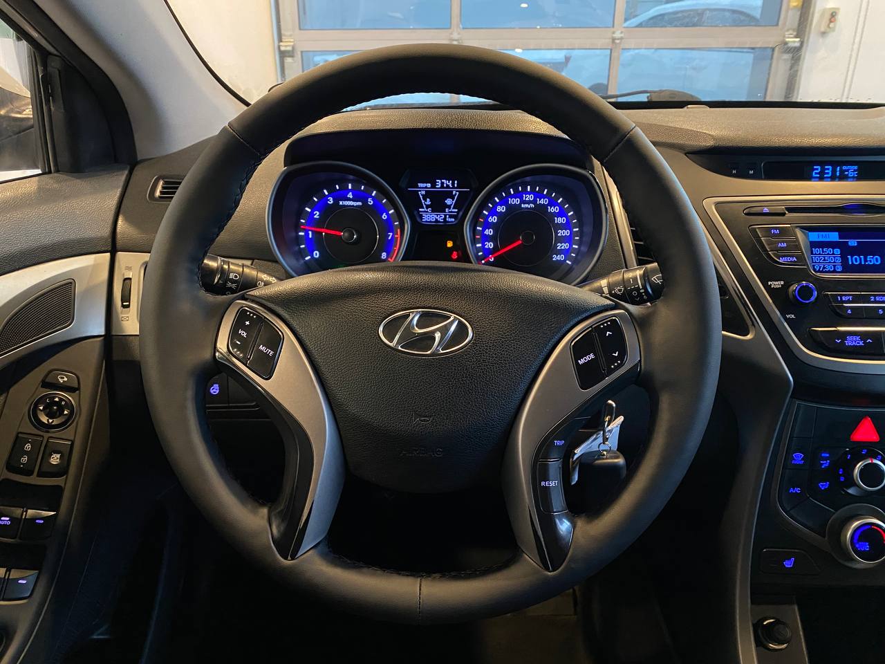 HYUNDAI ELANTRA