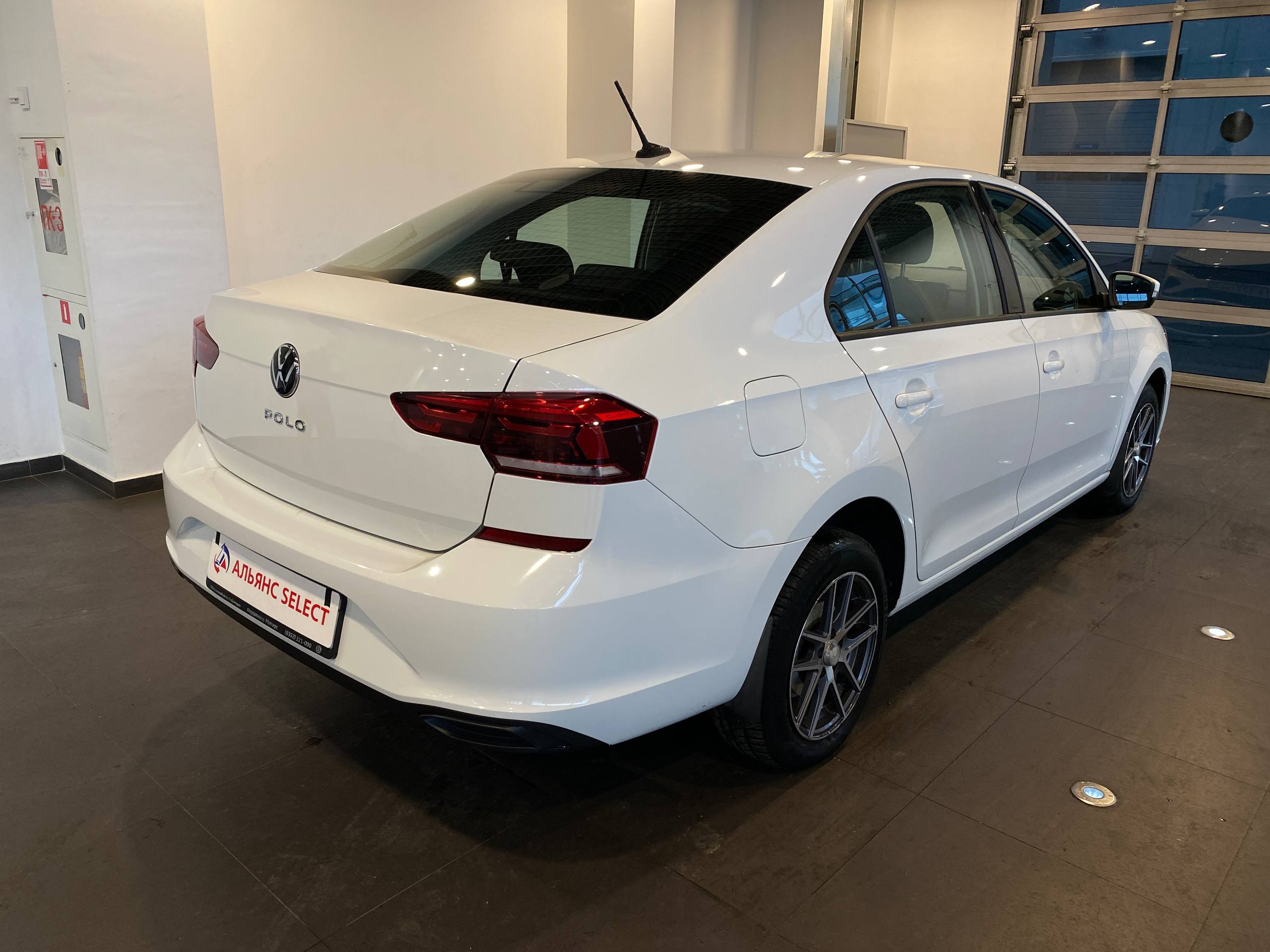 VOLKSWAGEN POLO
