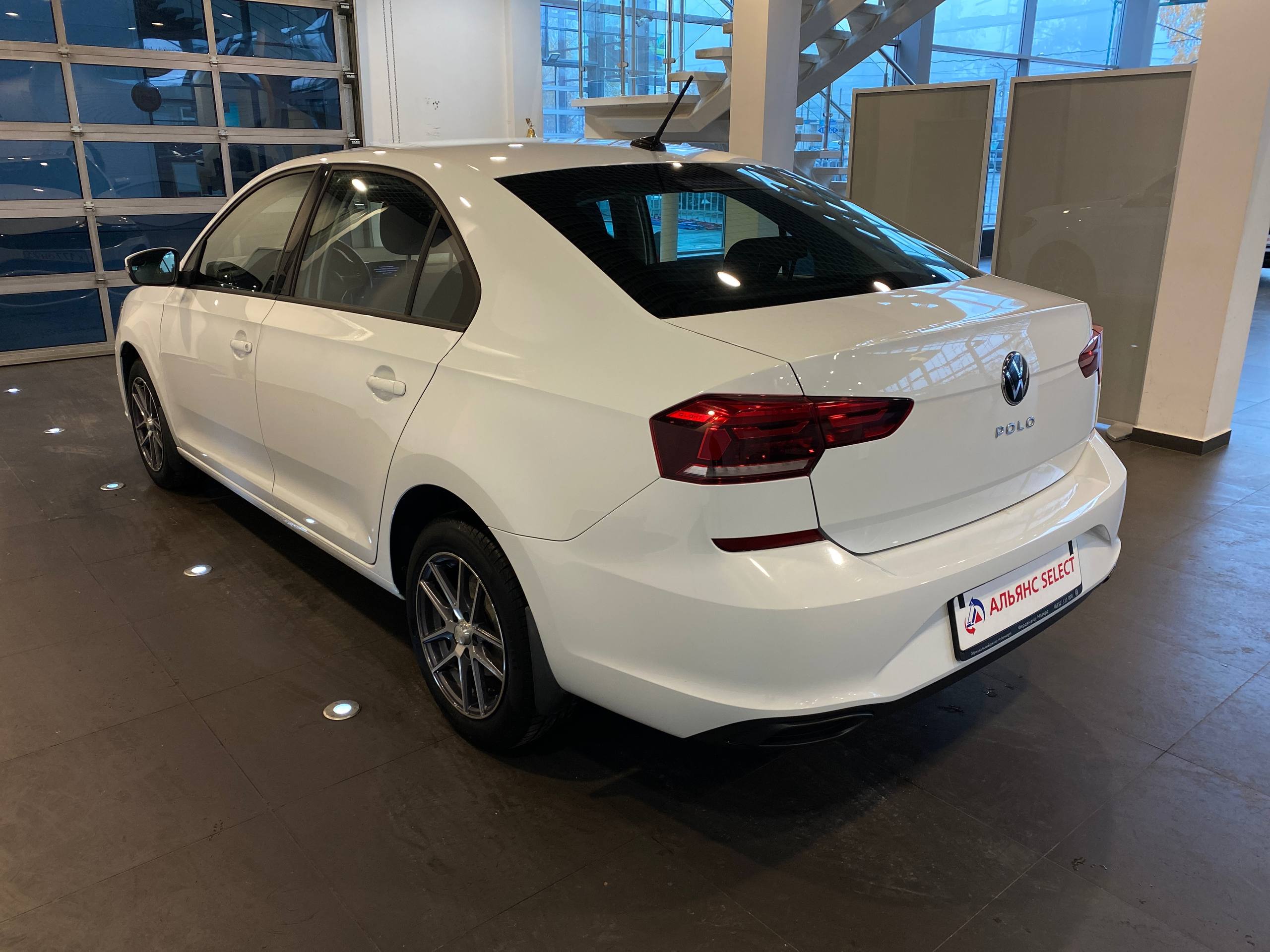 VOLKSWAGEN POLO