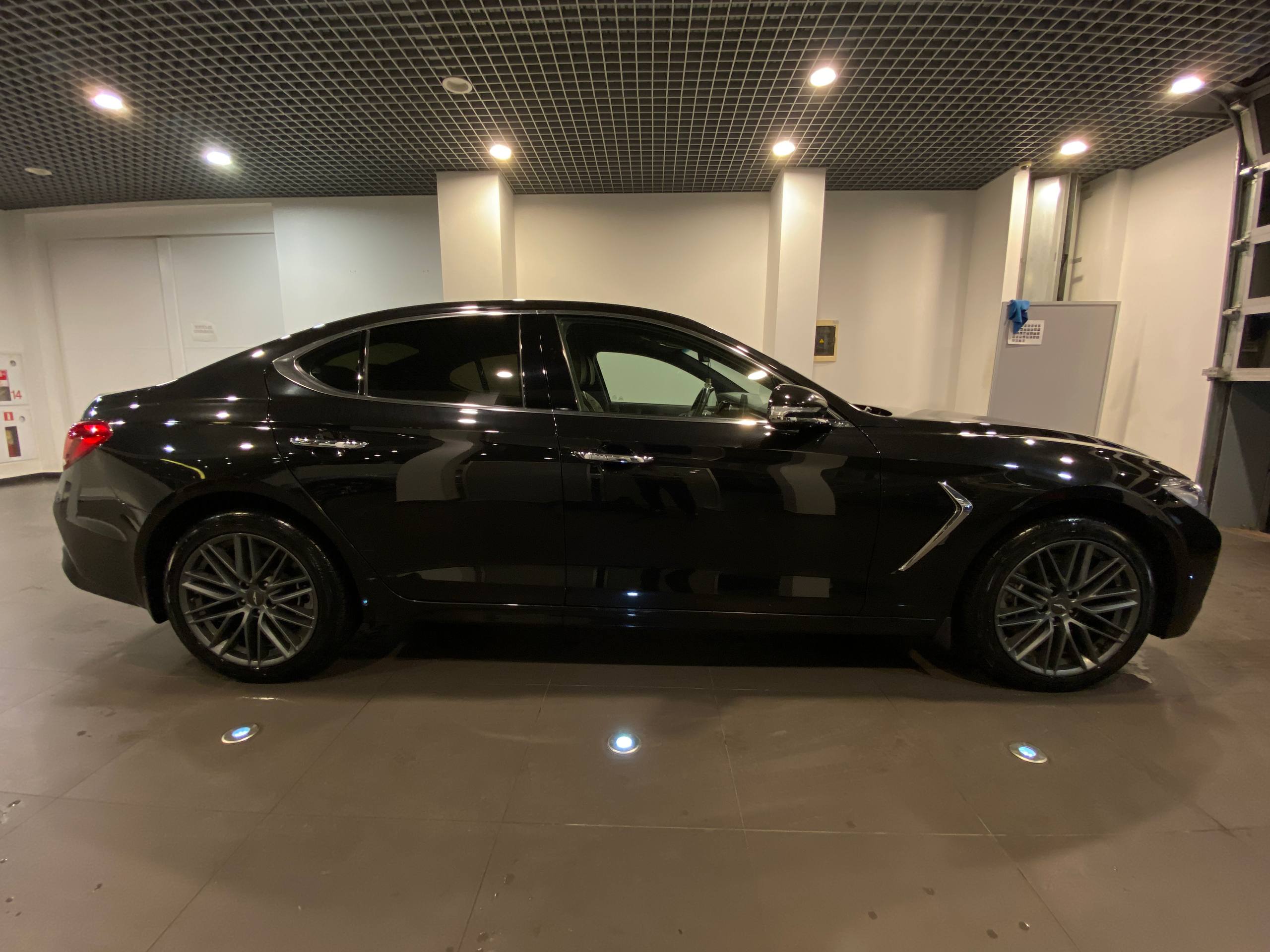GENESIS G70