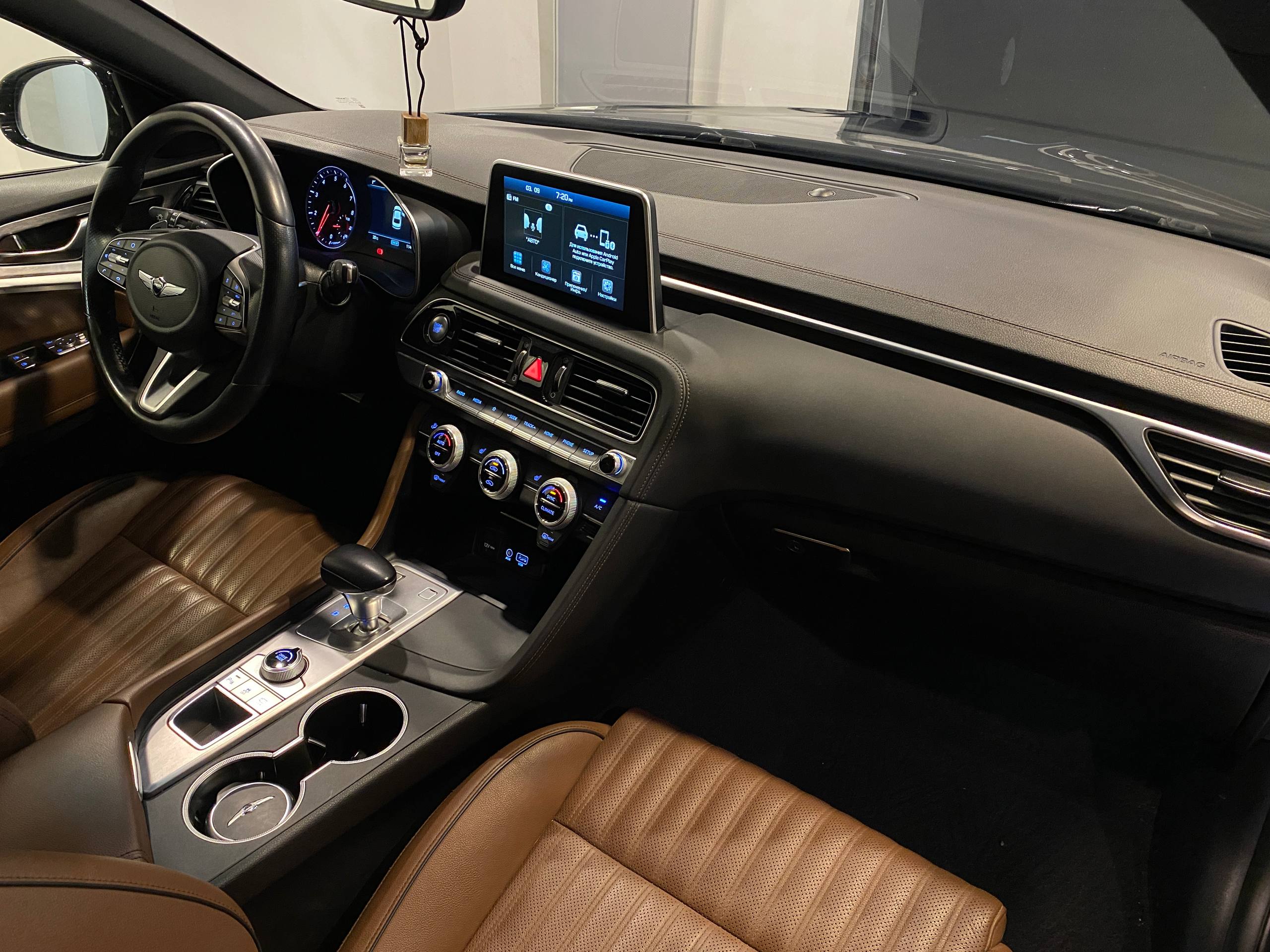 GENESIS G70