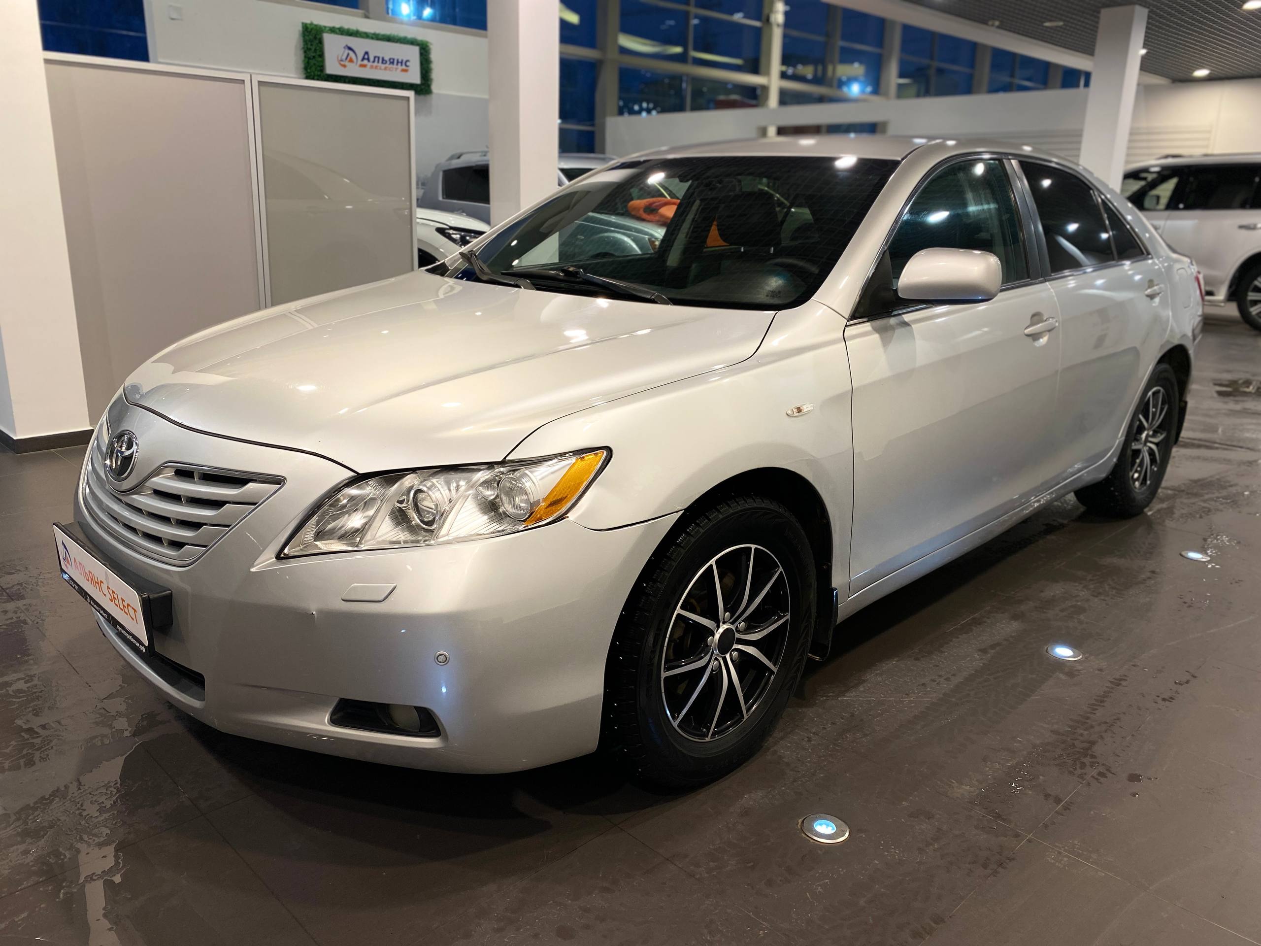 TOYOTA CAMRY