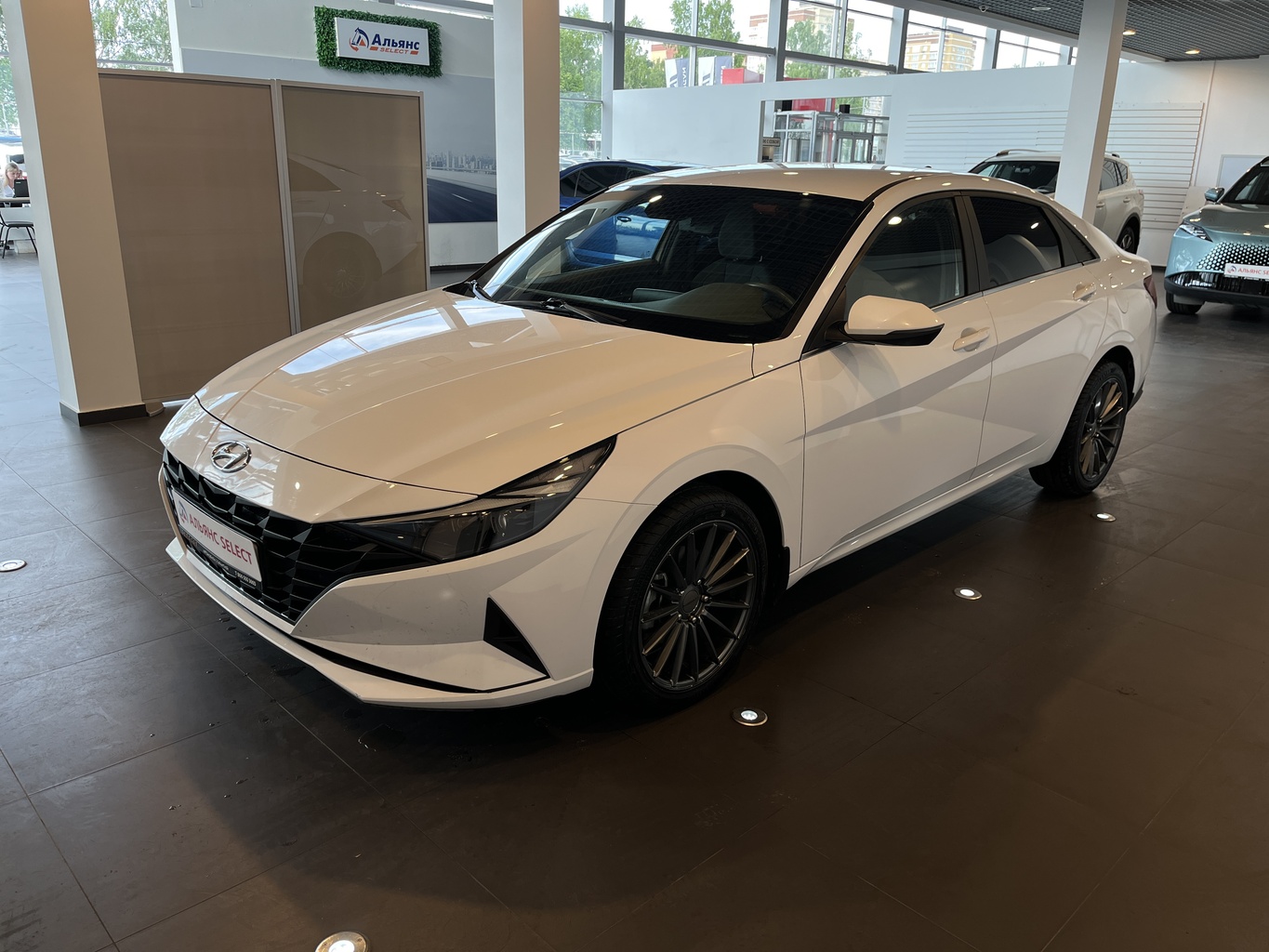 HYUNDAI ELANTRA