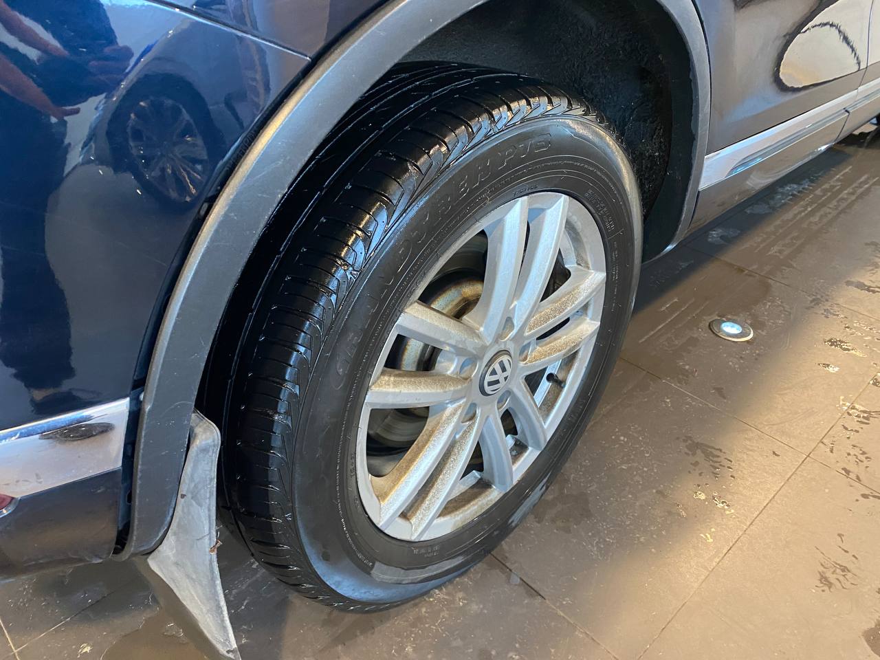 VOLKSWAGEN TOUAREG