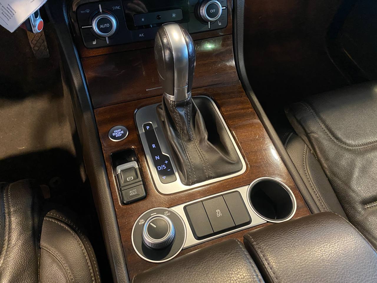 VOLKSWAGEN TOUAREG