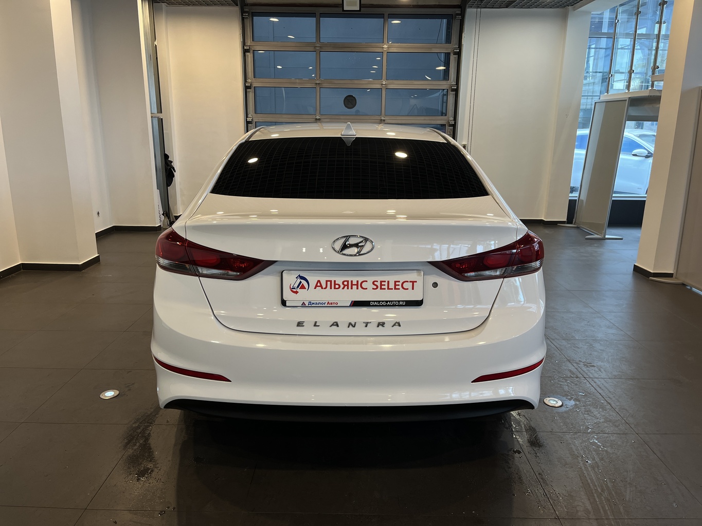 HYUNDAI ELANTRA