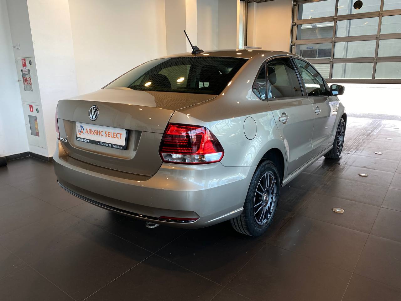 VOLKSWAGEN POLO
