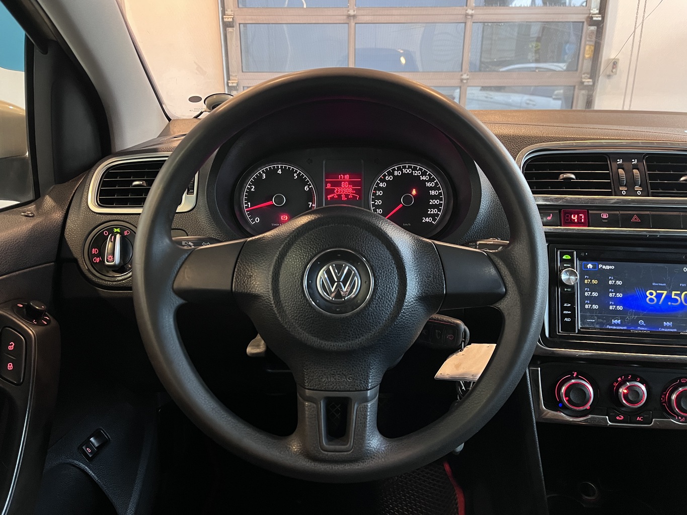 VOLKSWAGEN POLO