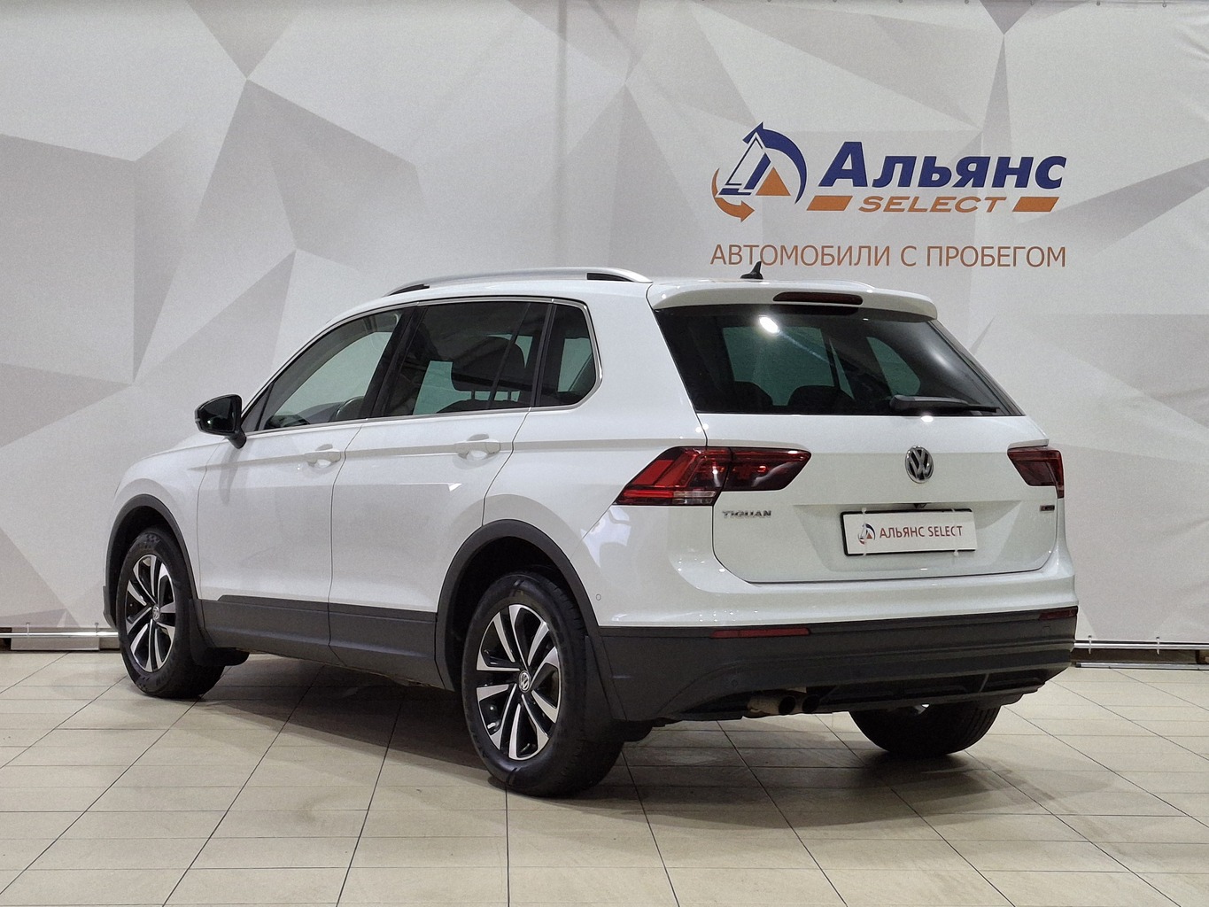 VOLKSWAGEN TIGUAN