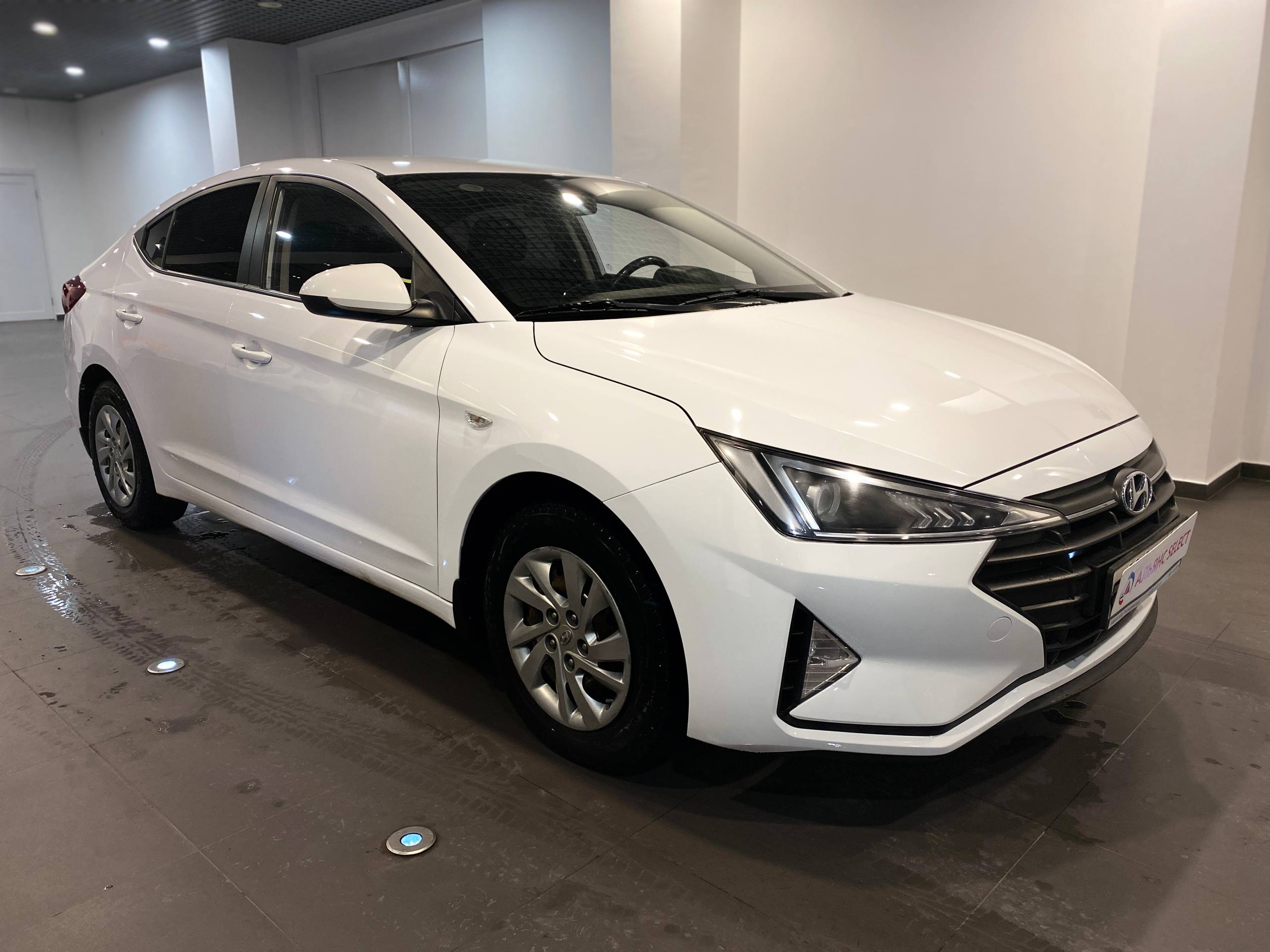 HYUNDAI ELANTRA