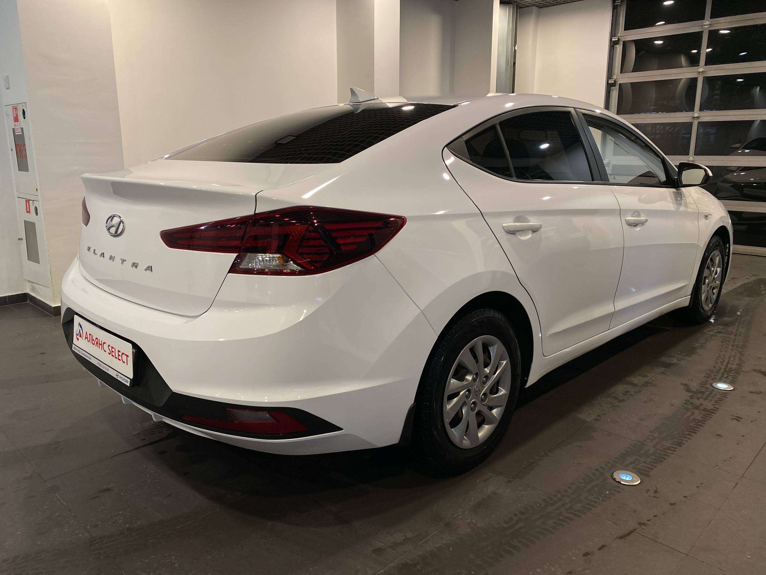 HYUNDAI ELANTRA