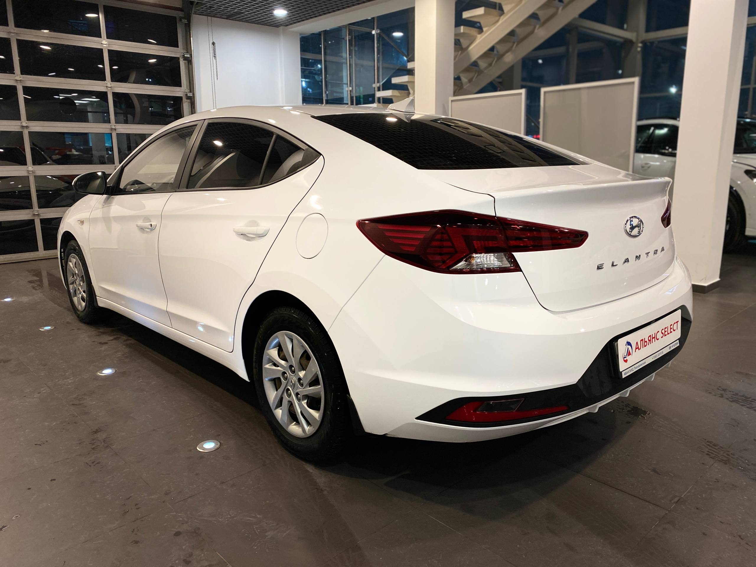 HYUNDAI ELANTRA