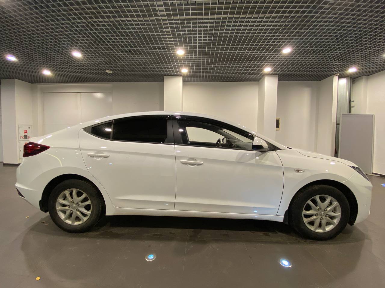 HYUNDAI ELANTRA