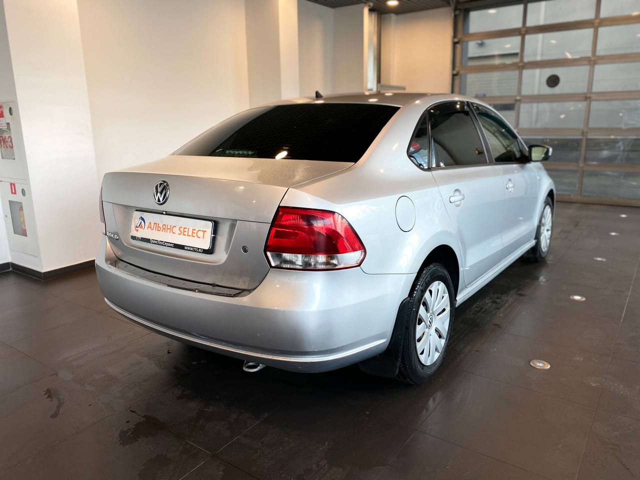 VOLKSWAGEN POLO