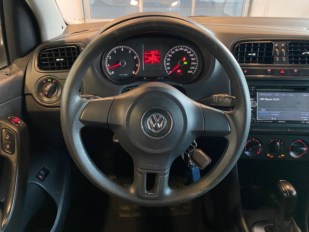 VOLKSWAGEN POLO
