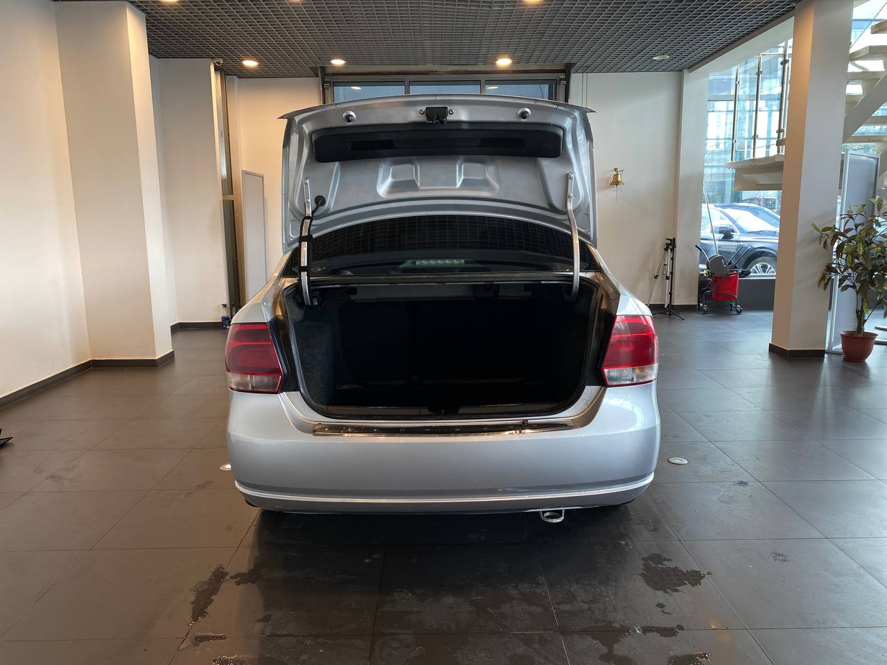 VOLKSWAGEN POLO