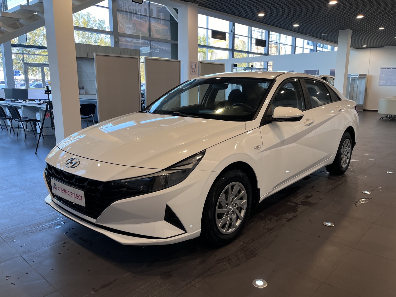 HYUNDAI ELANTRA