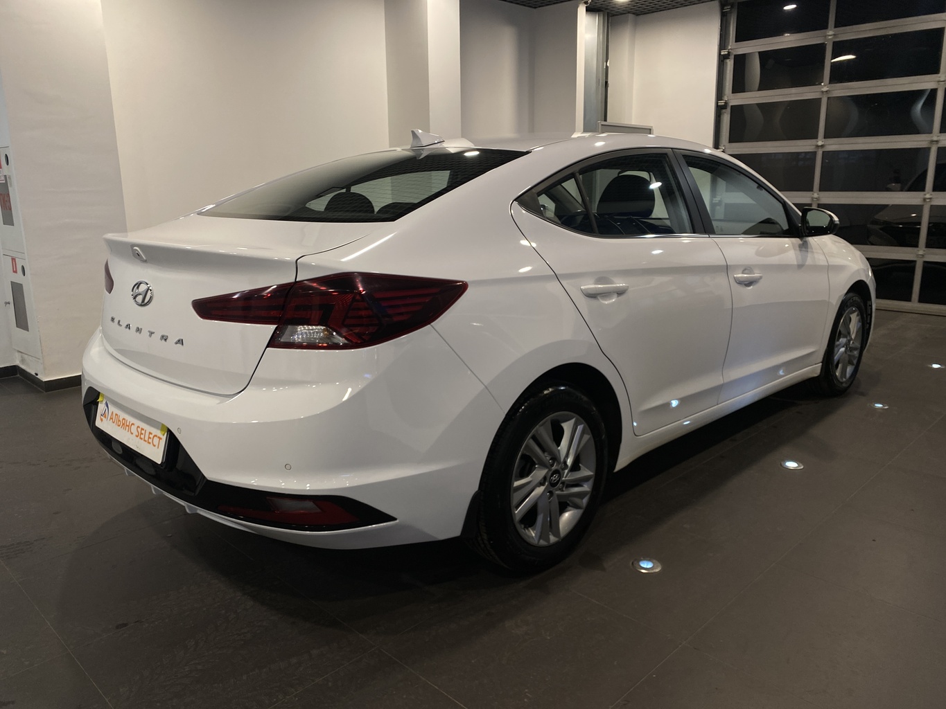HYUNDAI ELANTRA