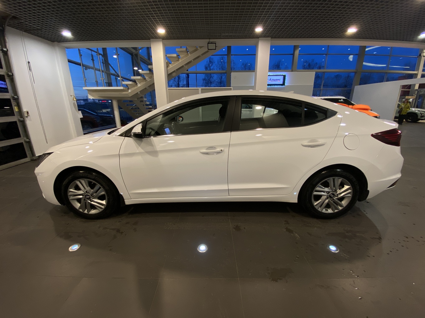 HYUNDAI ELANTRA