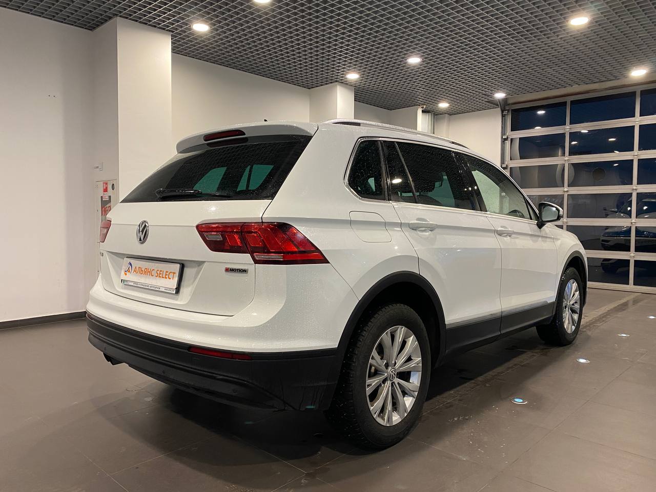 VOLKSWAGEN TIGUAN