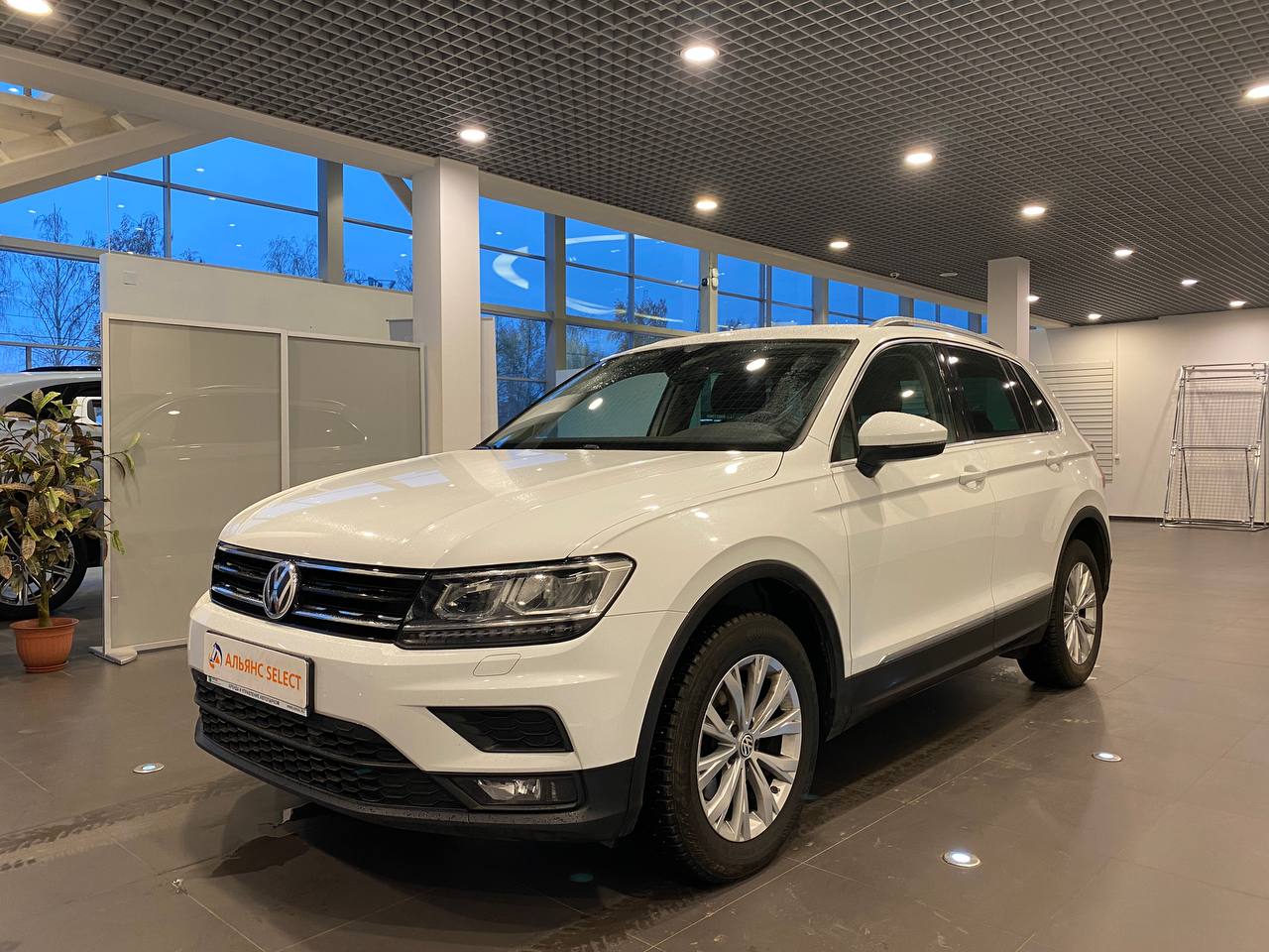 VOLKSWAGEN TIGUAN