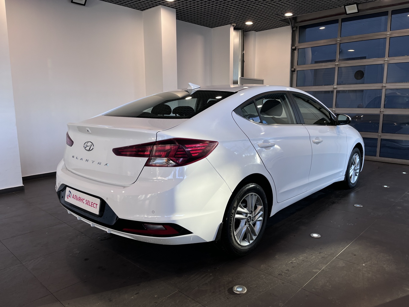 HYUNDAI ELANTRA