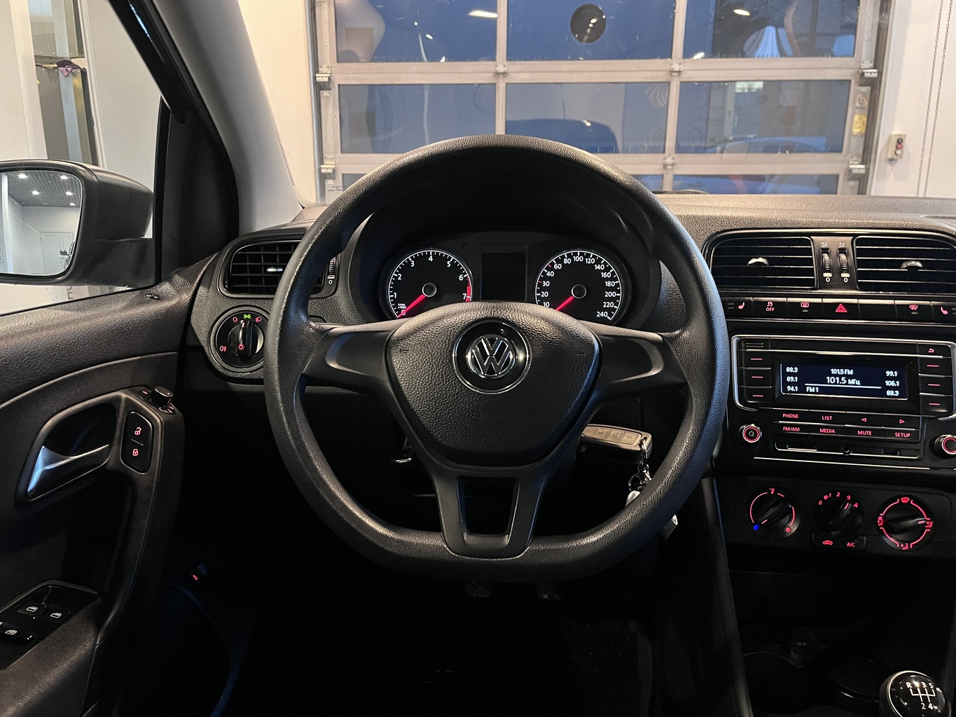 VOLKSWAGEN POLO