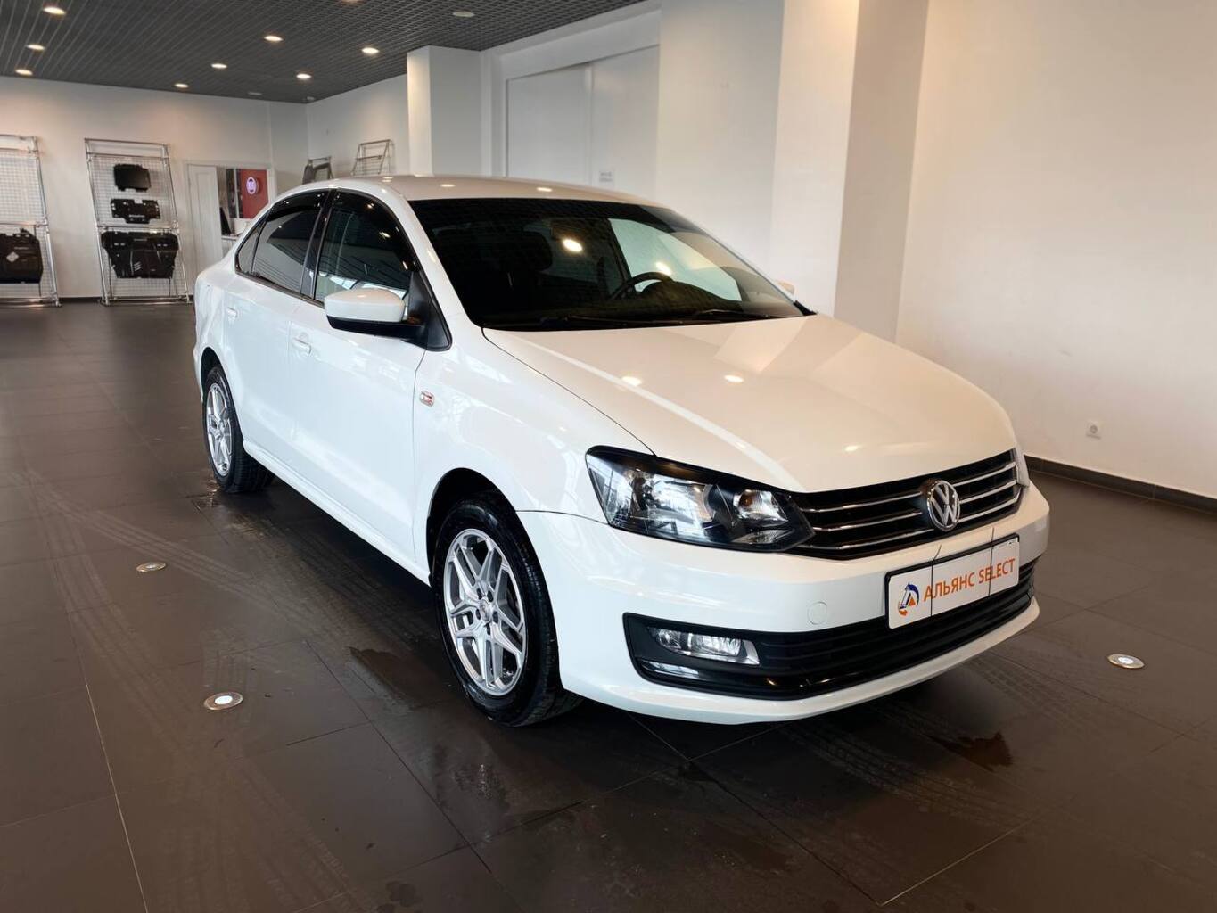 VOLKSWAGEN POLO