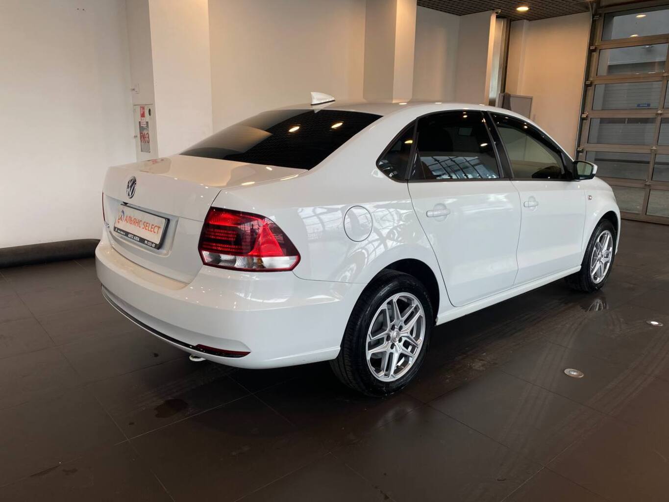 VOLKSWAGEN POLO