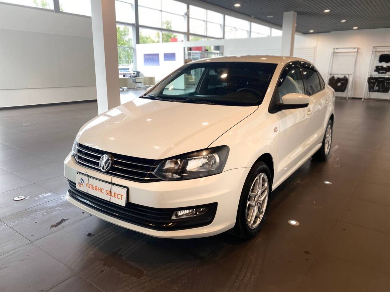 VOLKSWAGEN POLO