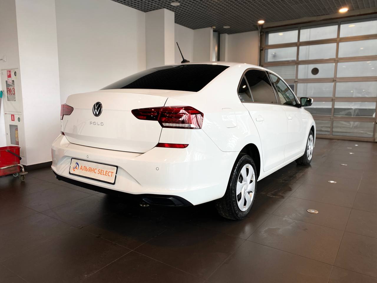 VOLKSWAGEN POLO