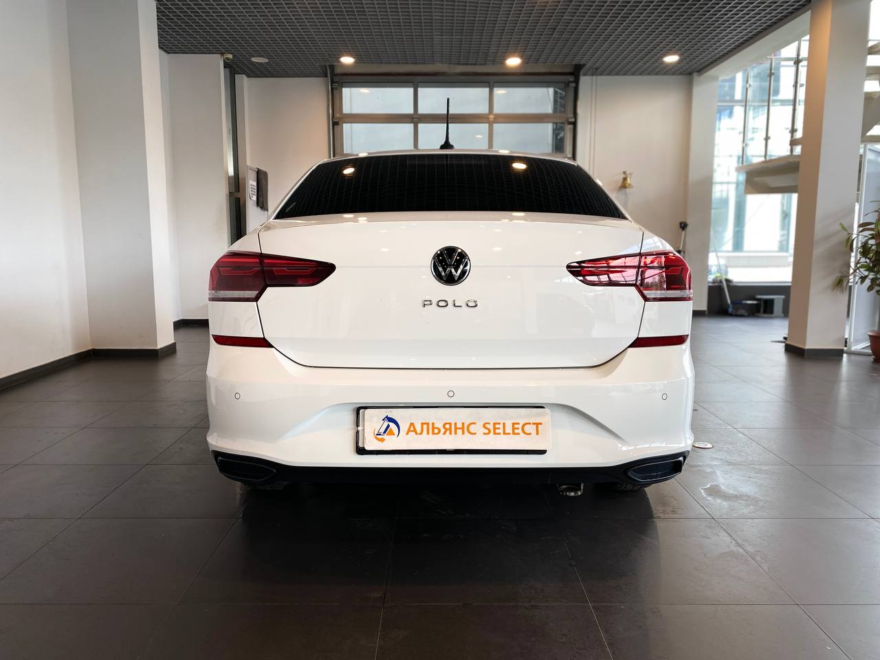 VOLKSWAGEN POLO