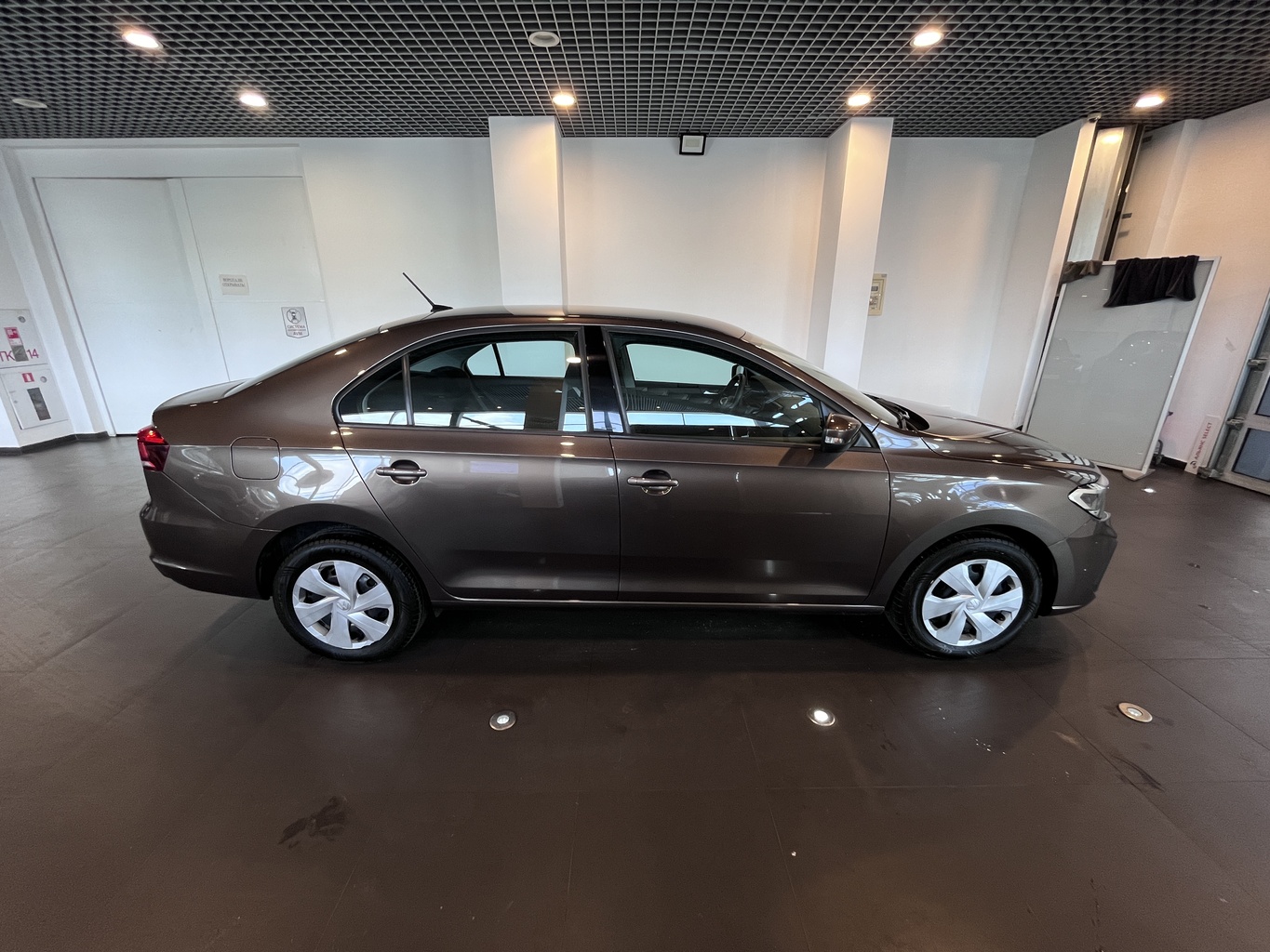 VOLKSWAGEN POLO