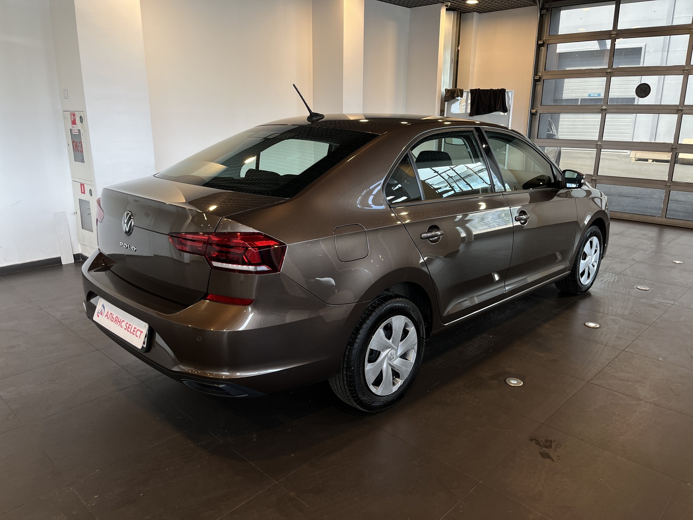 VOLKSWAGEN POLO
