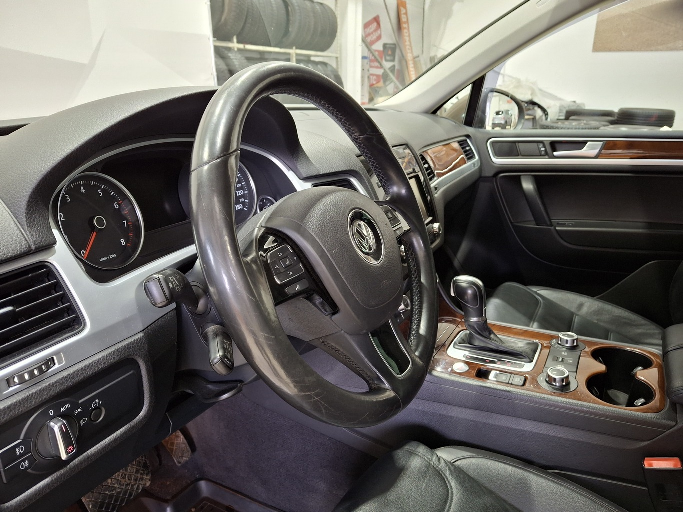 VOLKSWAGEN TOUAREG