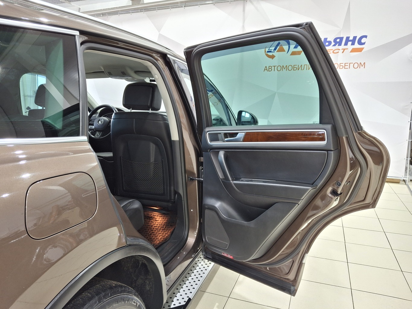 VOLKSWAGEN TOUAREG