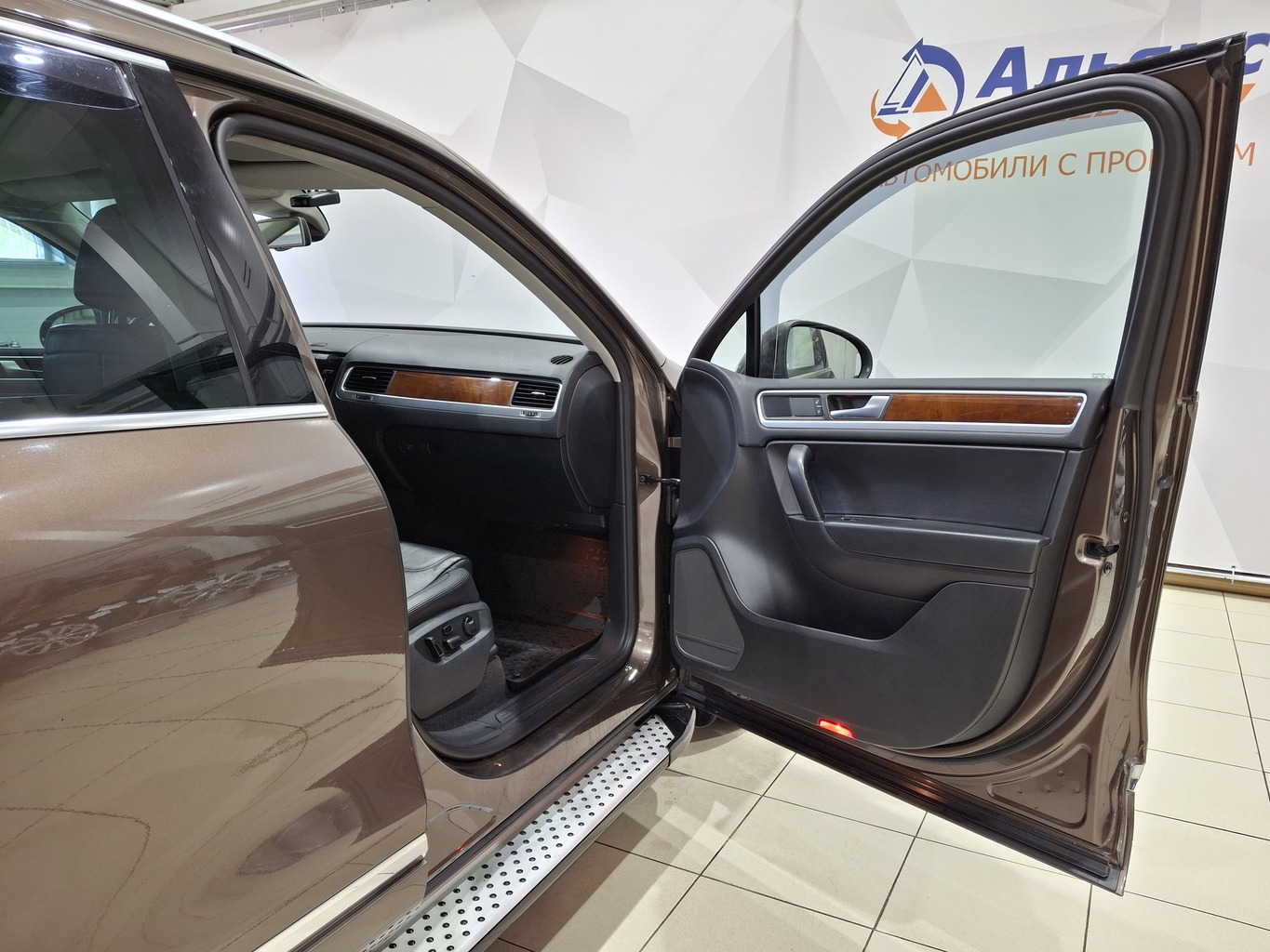 VOLKSWAGEN TOUAREG