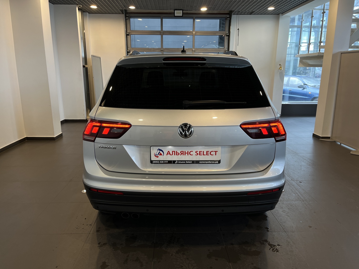 VOLKSWAGEN TIGUAN
