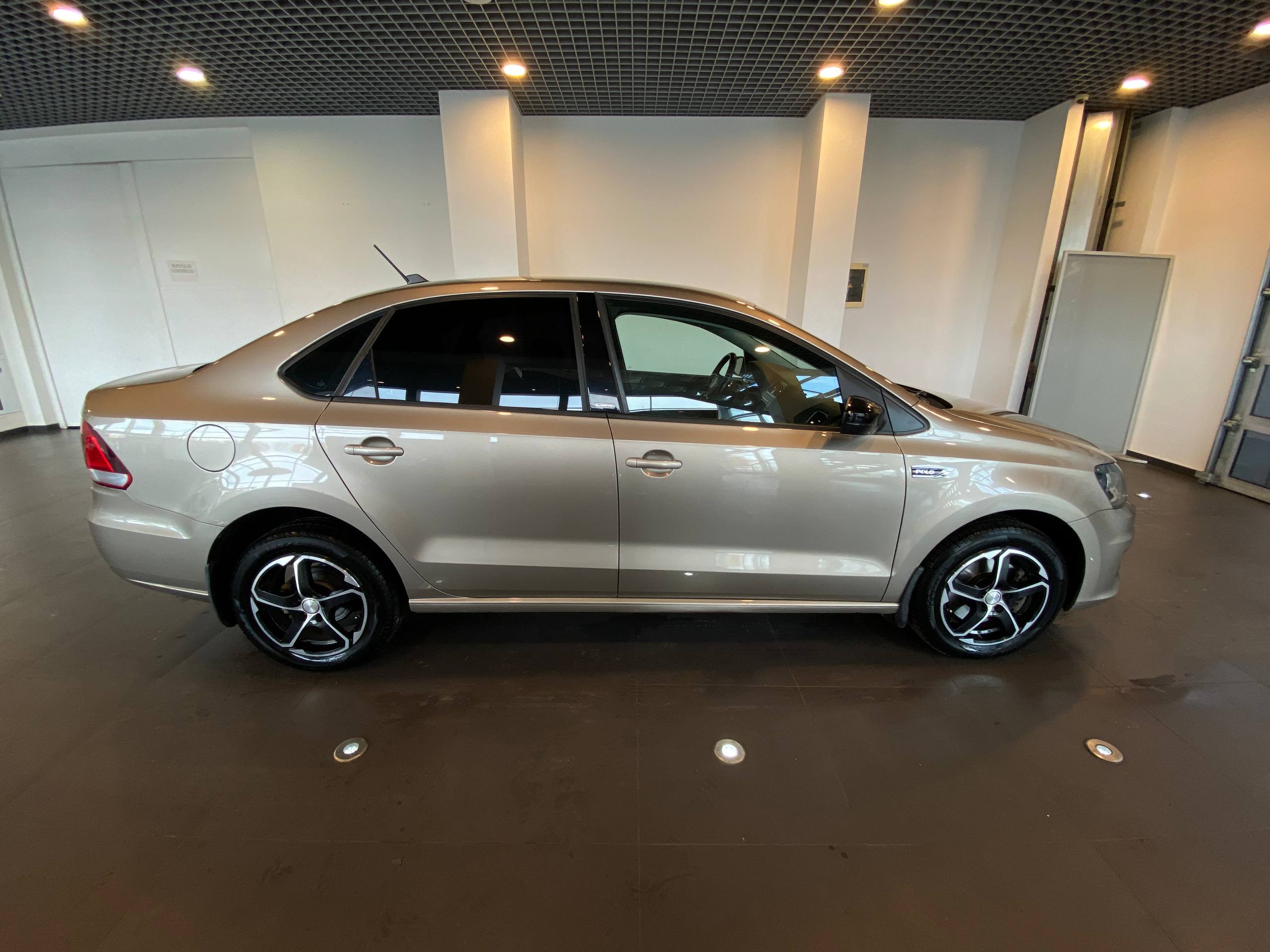 VOLKSWAGEN POLO