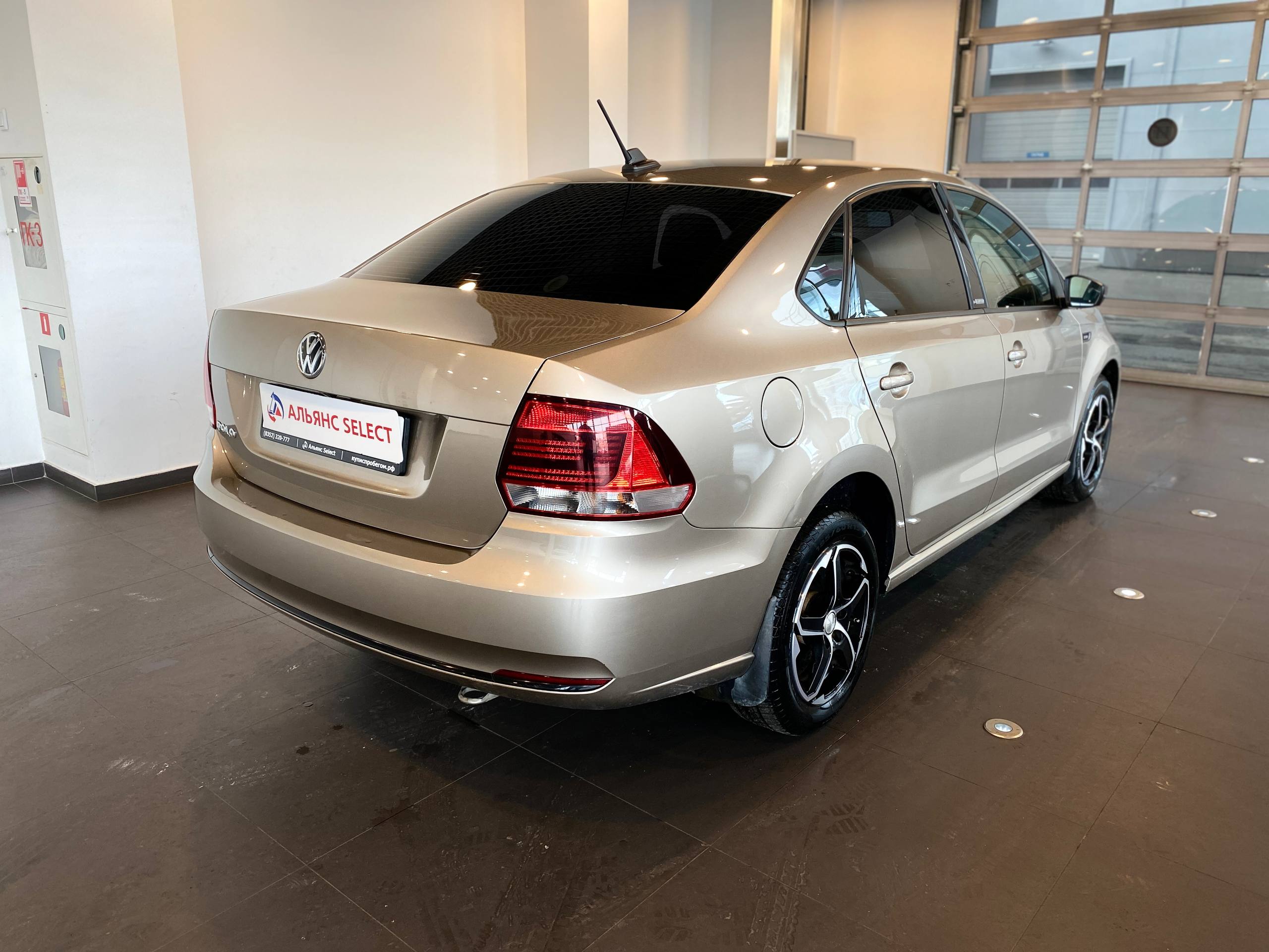 VOLKSWAGEN POLO