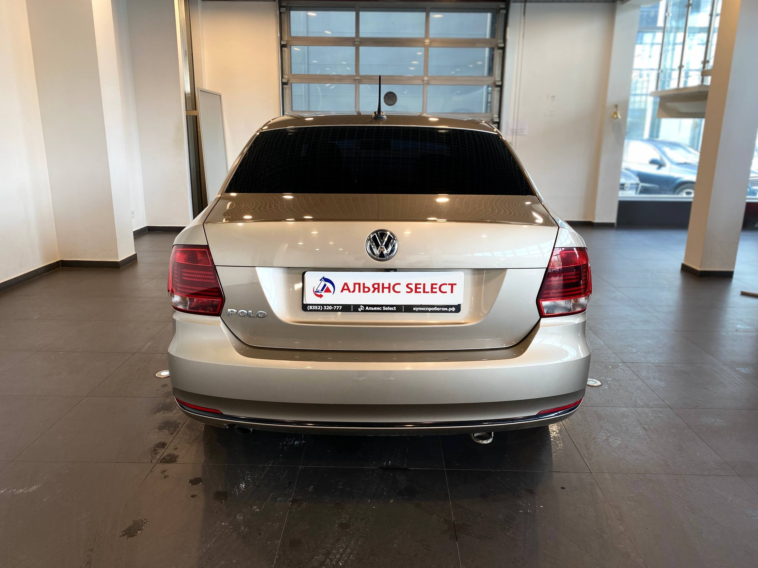 VOLKSWAGEN POLO