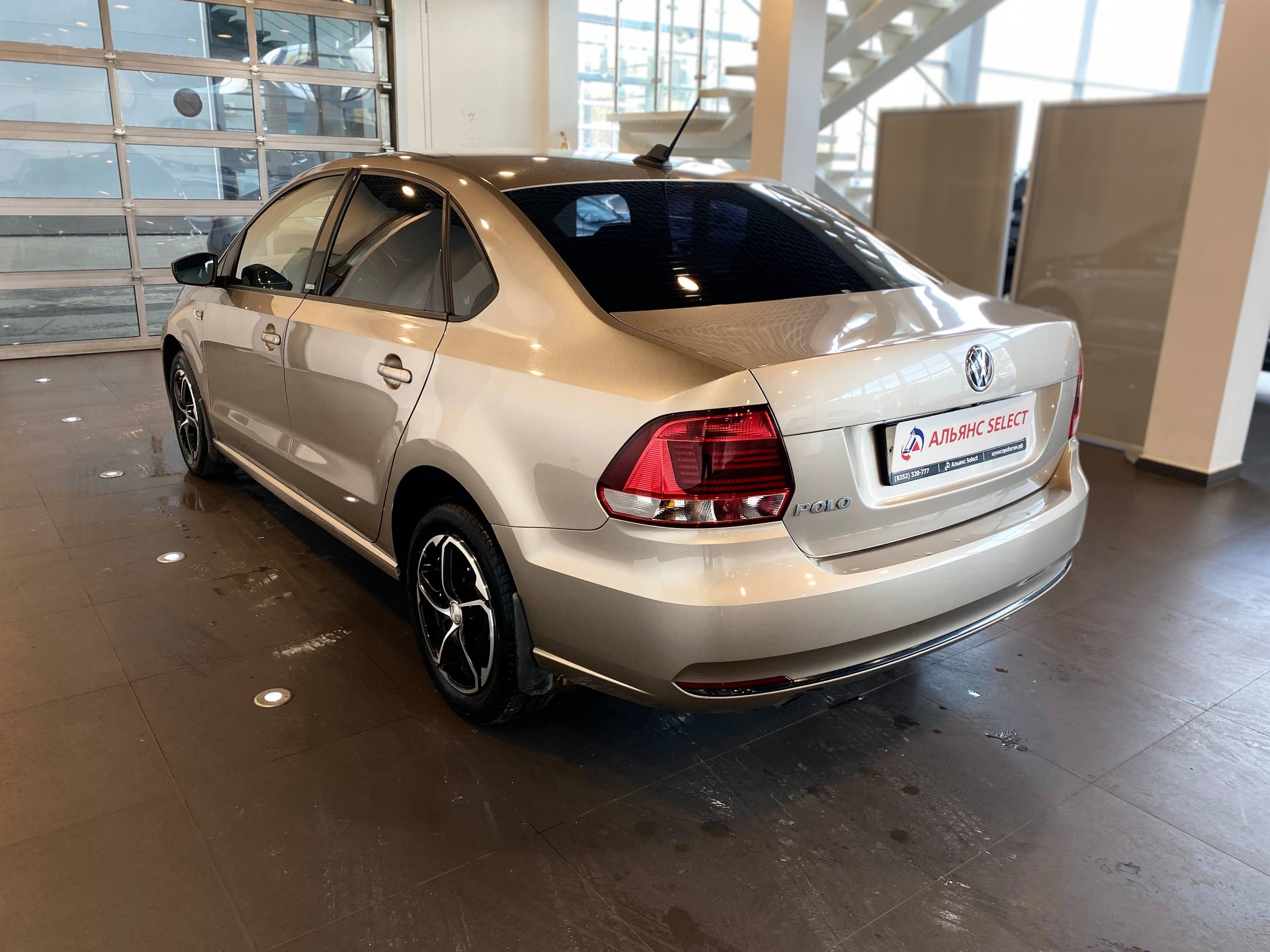 VOLKSWAGEN POLO