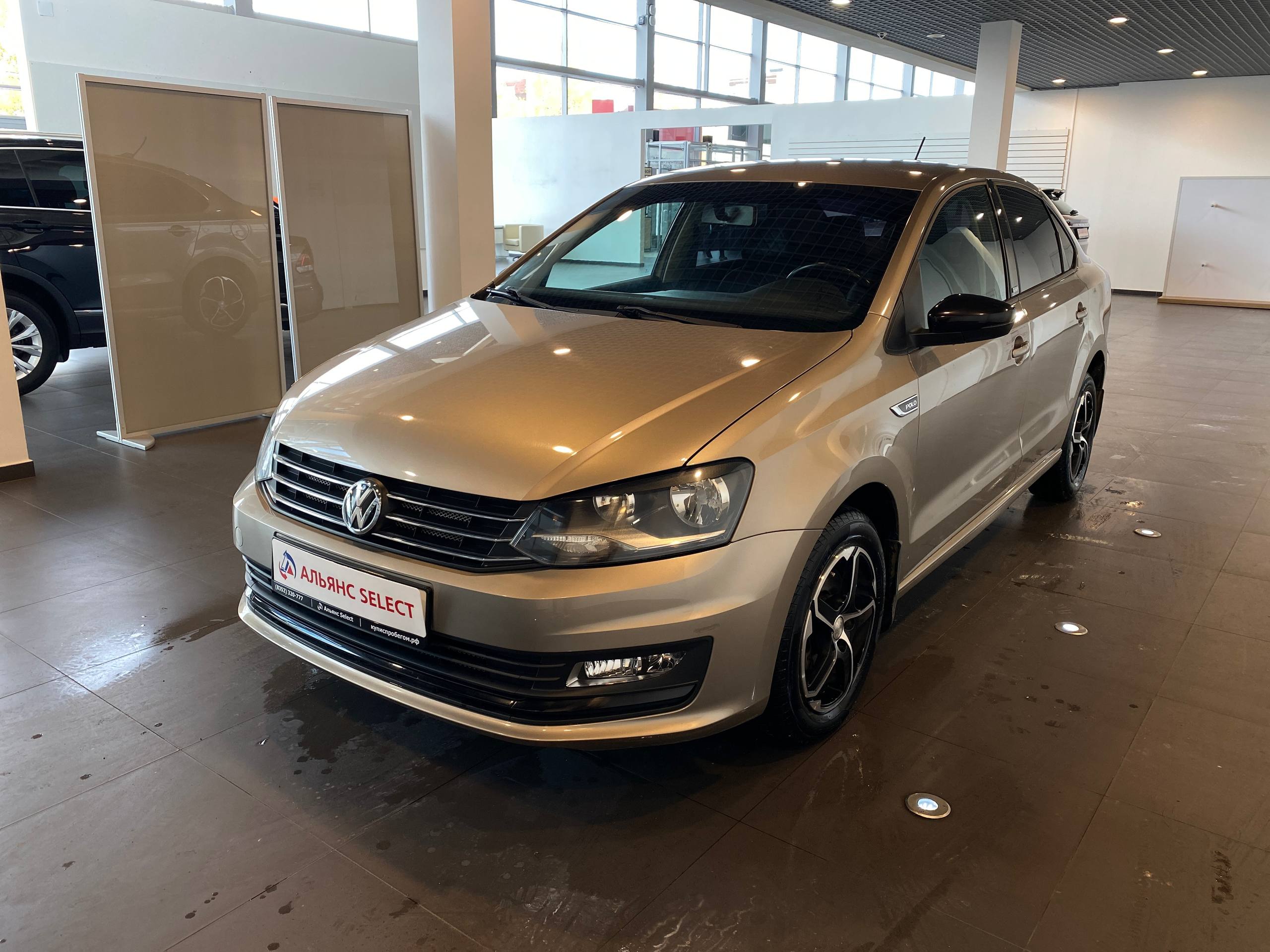 VOLKSWAGEN POLO