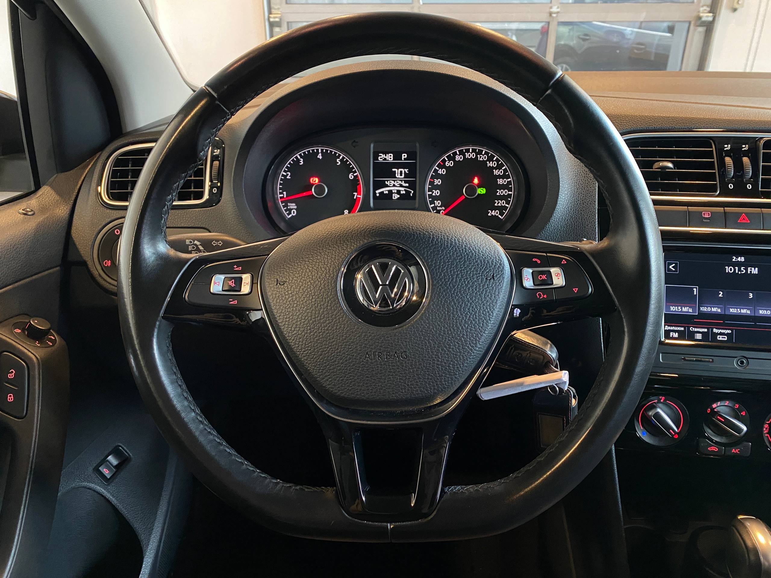 VOLKSWAGEN POLO