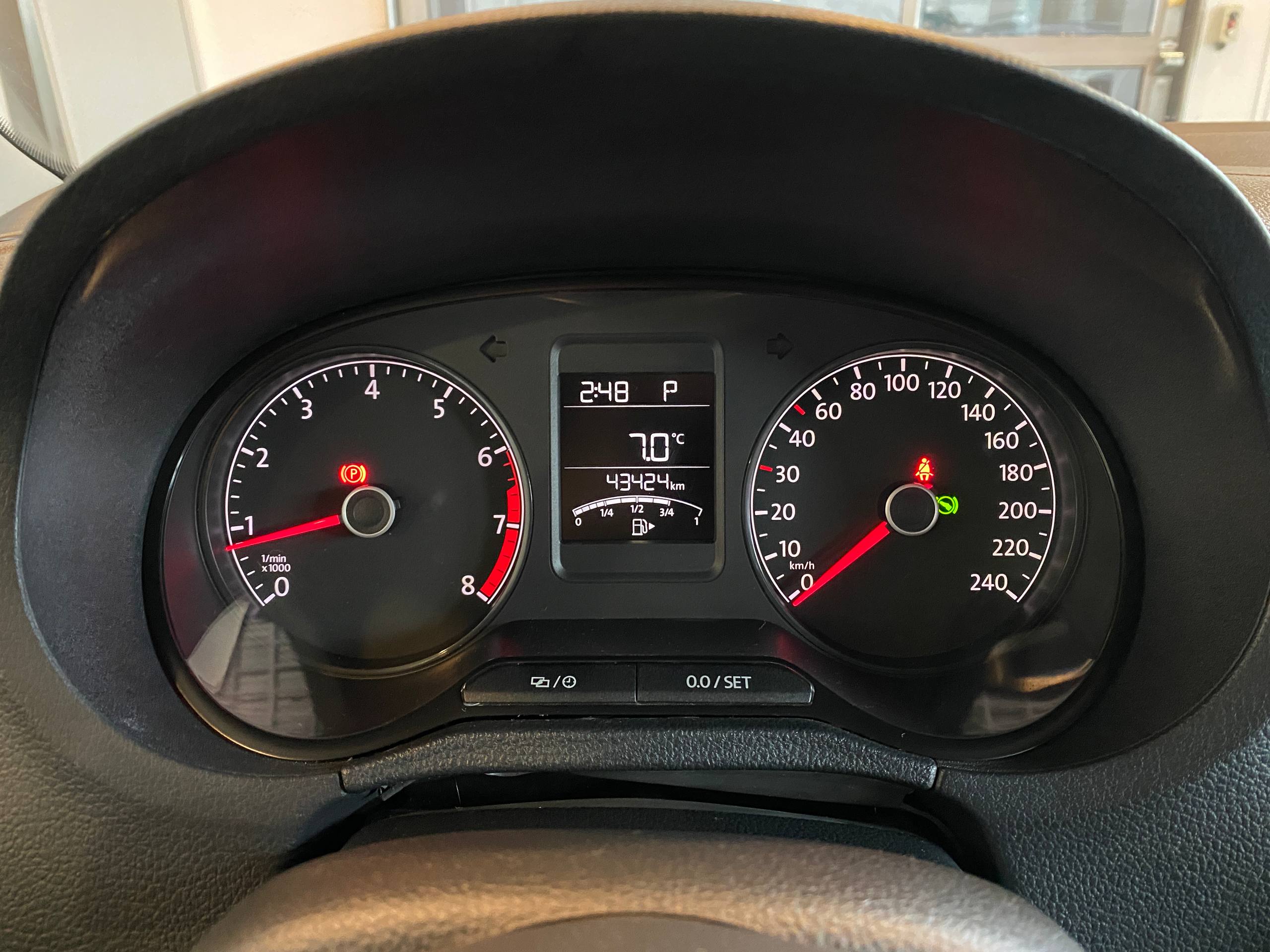 VOLKSWAGEN POLO