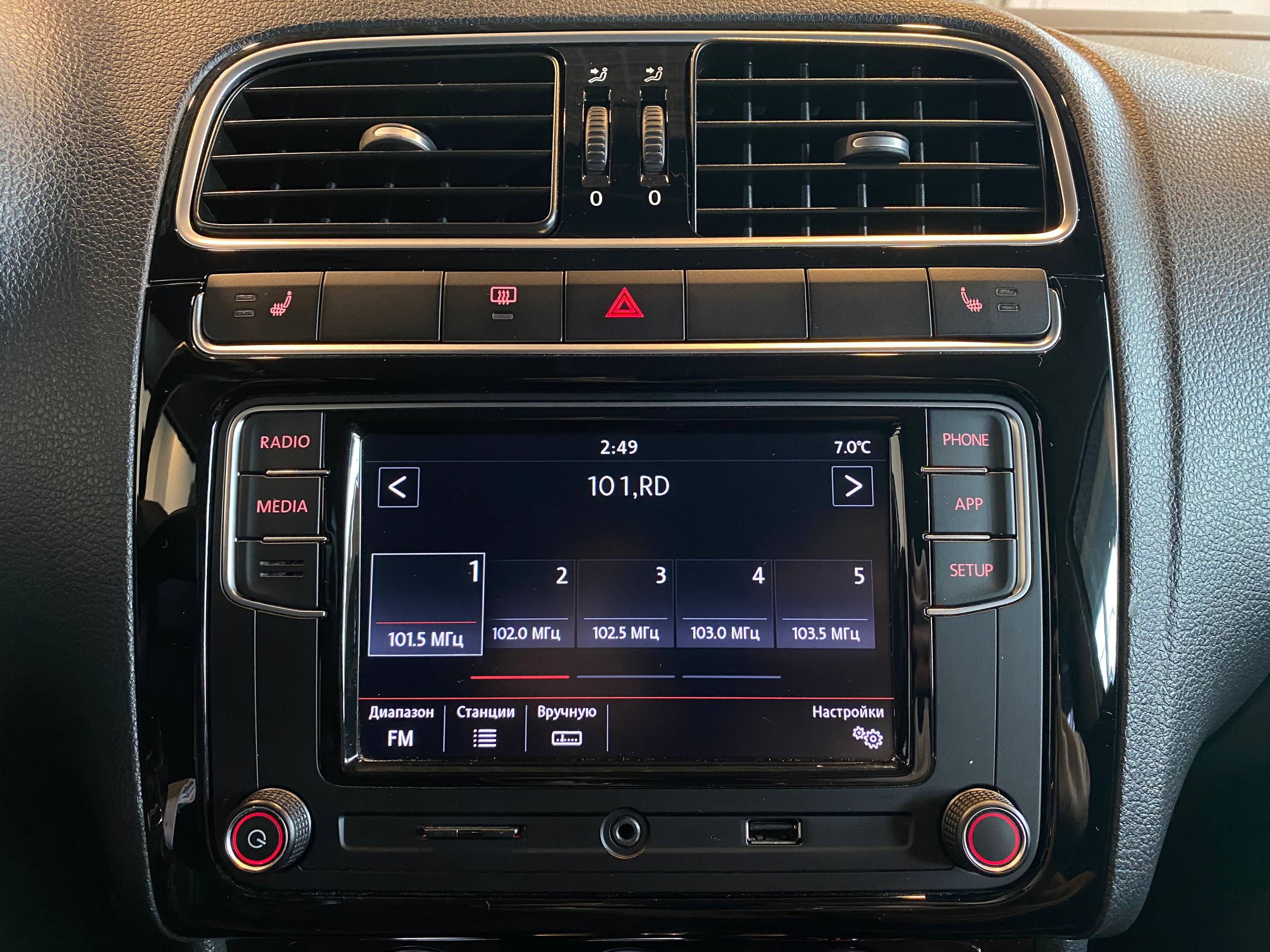 VOLKSWAGEN POLO