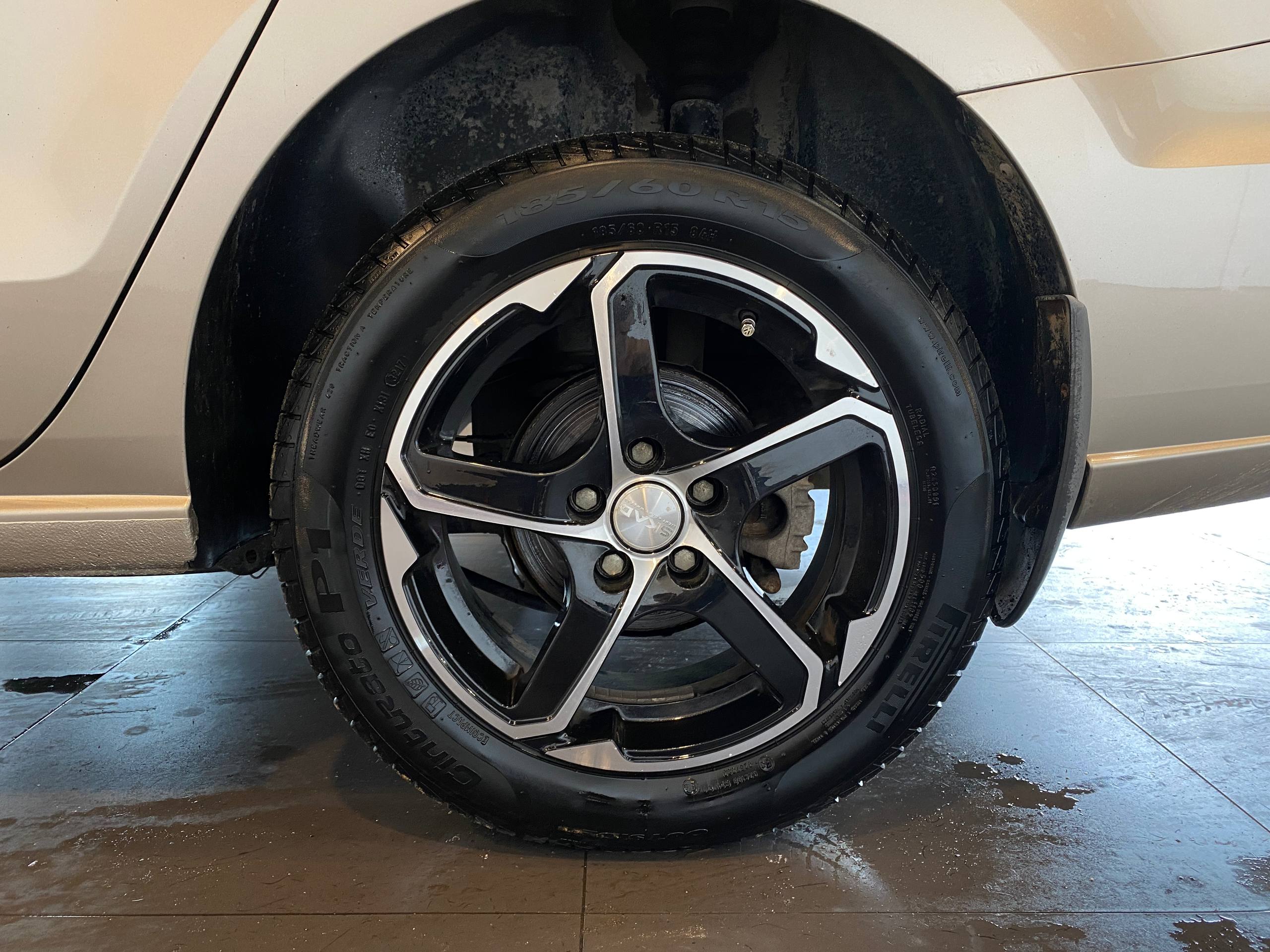 VOLKSWAGEN POLO