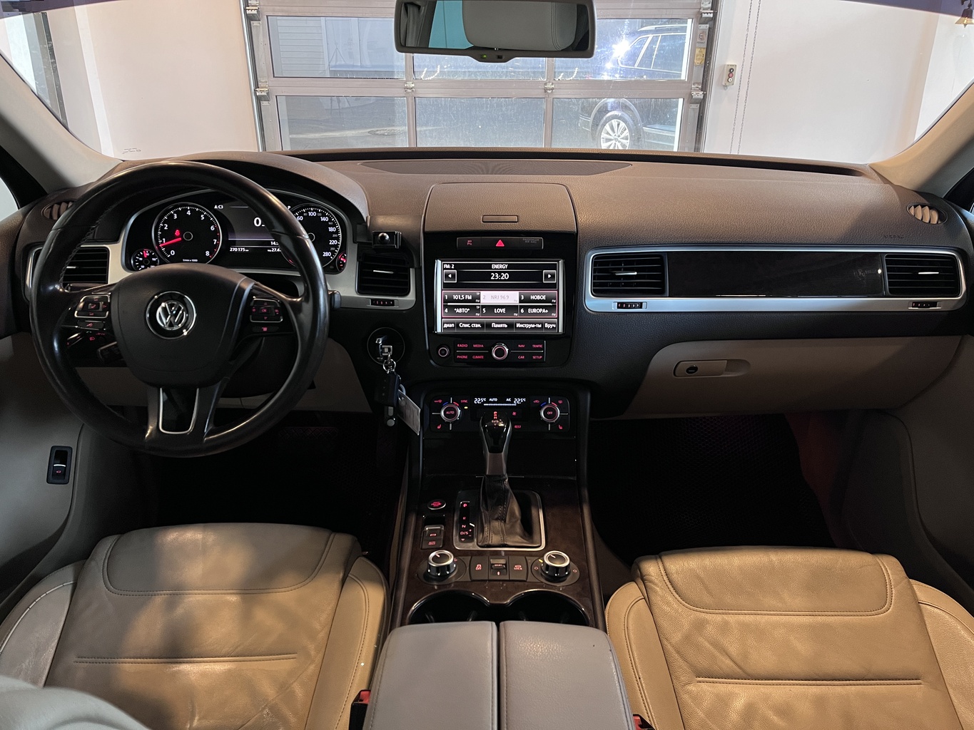 VOLKSWAGEN TOUAREG